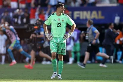 EAST RUTHERFORD, NEW JERSEY - JULY 19: Emiliano Martinez #23 of Argentina reacts after the 0-1 loss during the FIFA World Cup 2026 Final match between Spain and Argentina at New York New Jersey Stadium on July 19, 2026 in East Rutherford, New Jersey. (Photo by Buda Mendes/Getty Images)