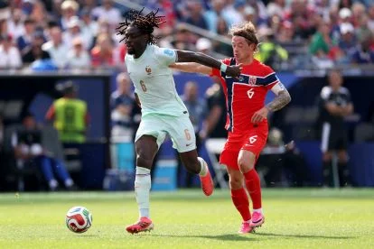 FOXBOROUGH, MASSACHUSETTS - JUNE 26: Manu Kone #6 of France is challenged by Patrick Berg #6 of Norway during the FIFA World Cup 2026 Group I match between Norway and France at Boston Stadium on June 26, 2026 in Foxborough, Massachusetts. (Photo by Mattia Ozbot/Getty Images)