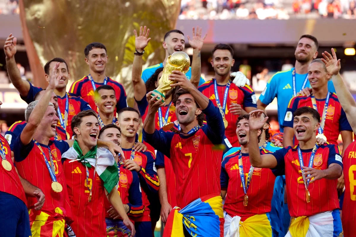 A World Cup Final of Absurdity: Spain's Narrow Victory Over Argentina